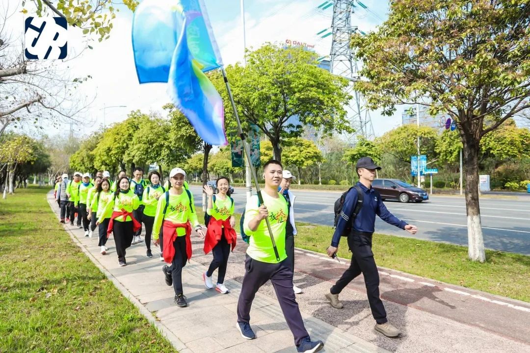 砥砺奋进丨顶峰相见——冠荣控股百里征程(图2)