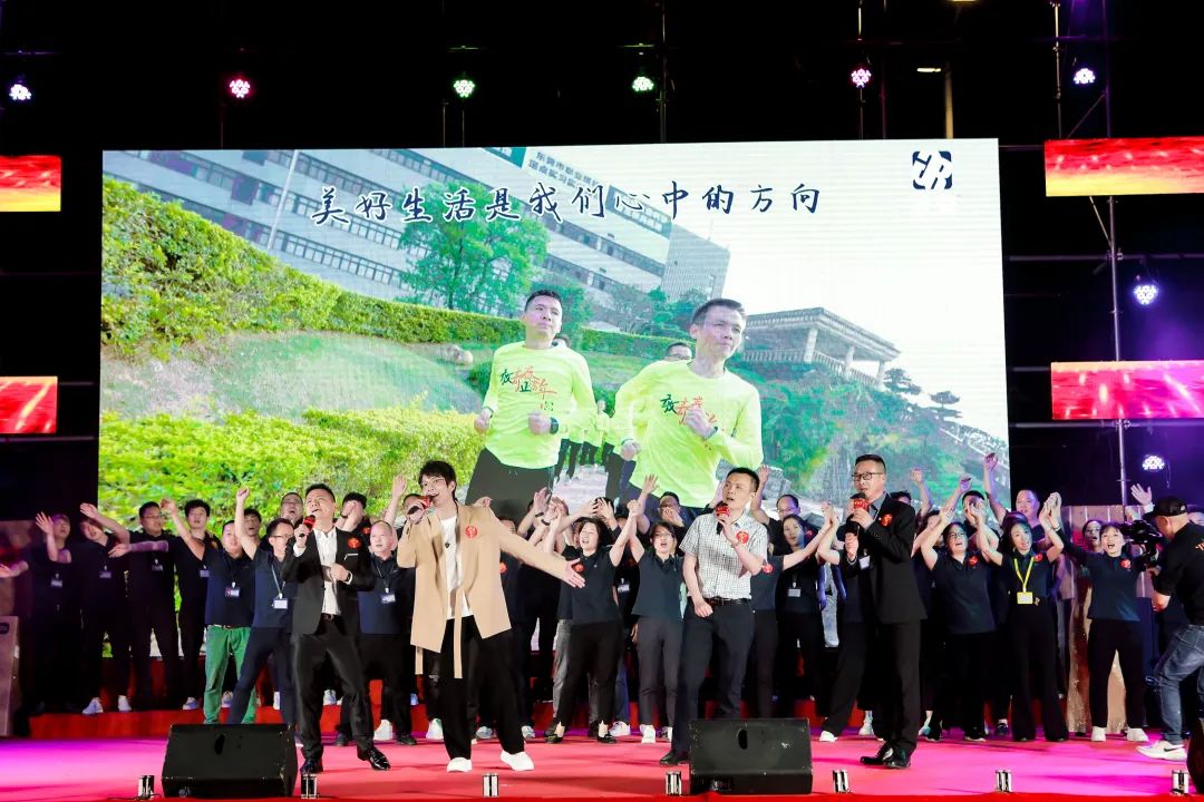 冠荣集团十周年庆典丨感恩有您,载梦前行(图15) 冠荣集团十周年庆典丨感恩有您,载梦前行(图15)